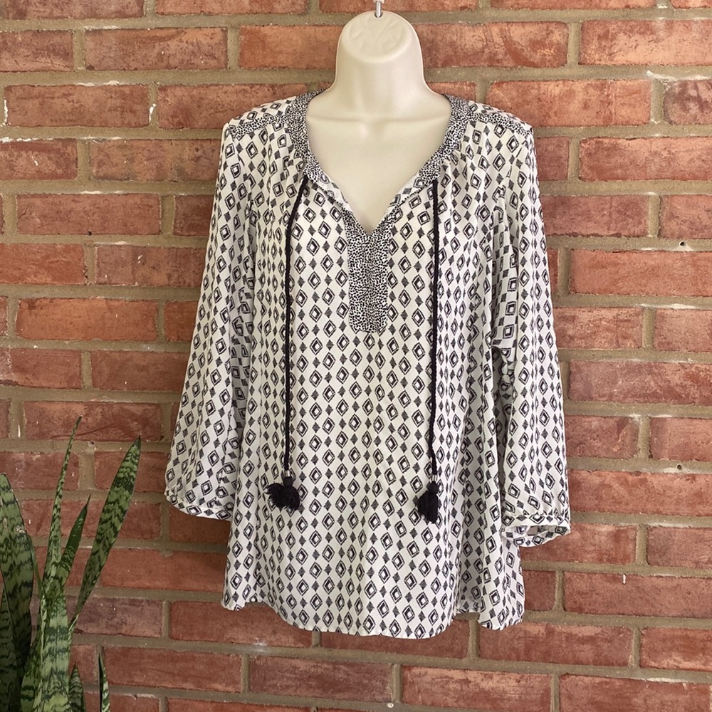 DR2 Black and White Blouse